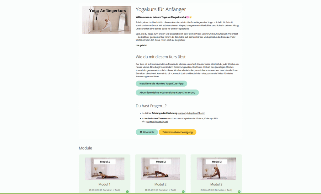 Yoga Kurse Online für Anfänger – Frau in weißer Yoga Kleidung übt eine Asana in einem hellen Raum mit Spiegel und Vorhängen