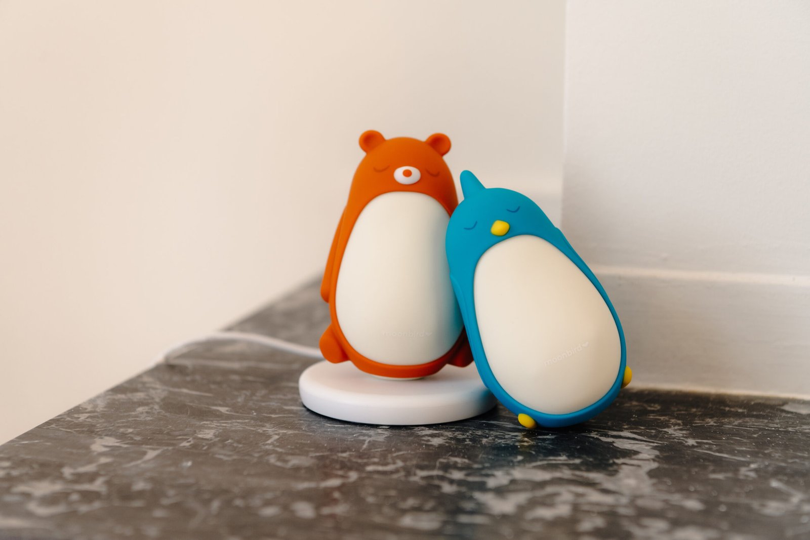 Moonbuddy – HRV Biofeedback Gerät für Kinder zur Stressregulation, Bär- und Pinguin-Ausführung