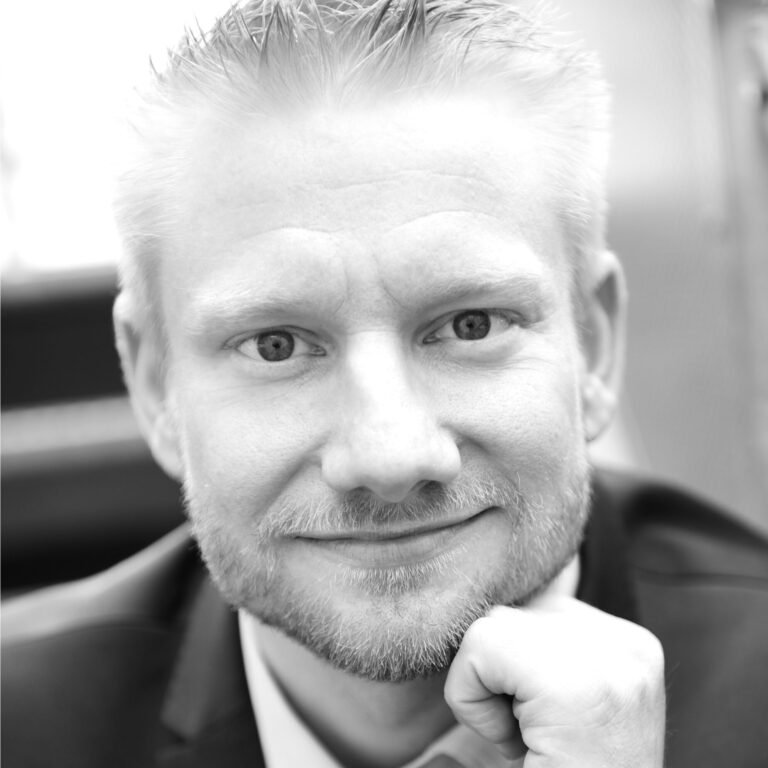 Porträt eines HeartMath Coaches – Nahaufnahme eines Coaches mit ruhigem Blick, der für Herz-Kohärenz, Stressregulation und emotionale Balance steht.